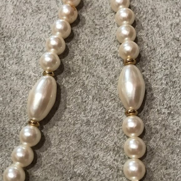 Marvella Jewelry - Stunning Marvella Pearls Strand with Gold Details Spacer Beads